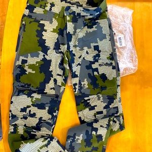 NWT Kuiu Kutana Mens Pants. Size 34. Versde 2.0